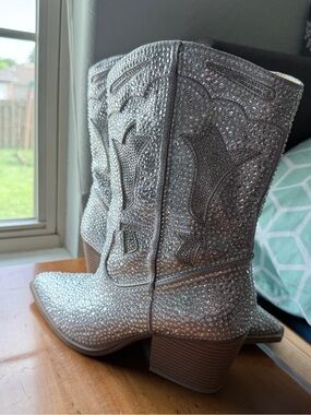Crown Vintage Starry Rhinestone Cowboy Boots